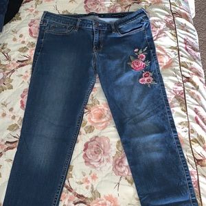 Dark Blue Low Rise Super Skinny Cropped Jeans w/ Embroidered Pink Roses Size 11R